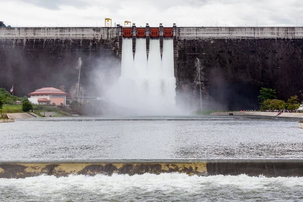 Water Flowing Floodgates Dam Khun Dan Prakan Chon Nakhon Nayok — Stock Photo, Image