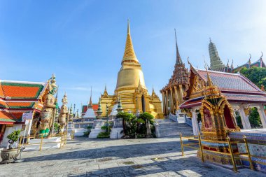 Wat Phra Kaew ve Grand Palace güneşli bir günde, Bangkok, Tayland