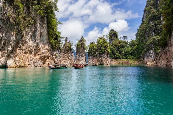 泰国素拉拉巴尼省Khao Sok国家公园腊恰帕塔大坝美丽的高山湖泊 天空和自然景观 — 图库照片