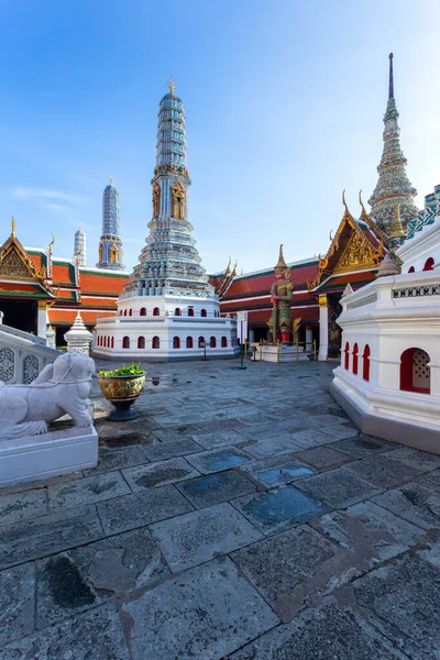 Wat Phra Kaew Grand Palace Aurinkoisena Päivänä Bangkok Thaimaa — kuvapankkivalokuva