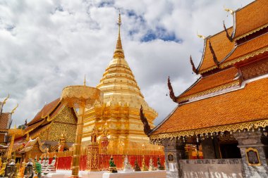 Wat Phra Doi Suthep, Tayland 'ın Chiang Mai şehrinin turistik ilgi odağı.