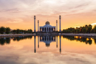 Central Camii, Songkhla, Tayland 'da gün batımının güzel manzarası