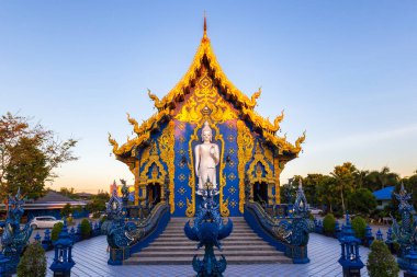 Wat Rong Sua 10 tapınağı, Chiang Rai Eyaleti, Tayland, popüler bir yer ve Chiang Rai 'nin dönüm noktası.