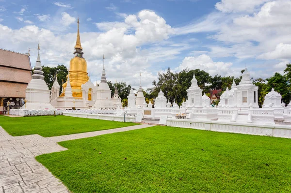 Wat Suan Dok Είναι Ένα Όμορφο Παλιό Ναό Στην Τσιάνγκ — Φωτογραφία Αρχείου
