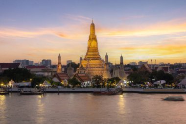 Wat Arun (Şafak Tapınağı) ve Chao Phraya Nehri, Bangkok, Tayland