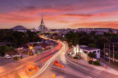 Gün batımında Wat Sothon Wararam 'daki hava manzaralı tapınak, Chachoengsao Eyaleti, Tayland