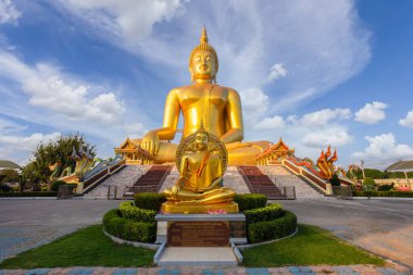 Wat Muang 'daki Büyük Buda Ang Thong Eyaletinde Tayland' daki popüler Budist tapınağında.