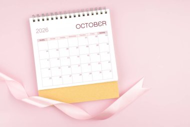 Ekim 2026 Pembe pastel renkli kurdeleli masa takvimi.