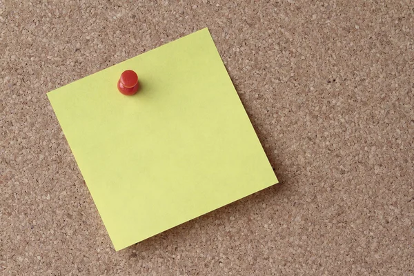 Gelbe Notiz auf der Tafel — Stockfoto