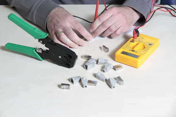 Testing a RJ45 connector — Stock Photo, Image