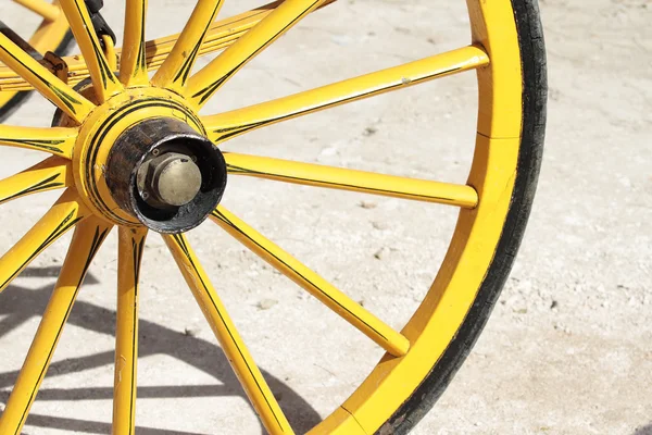 Античний кошик коліс — стокове фото