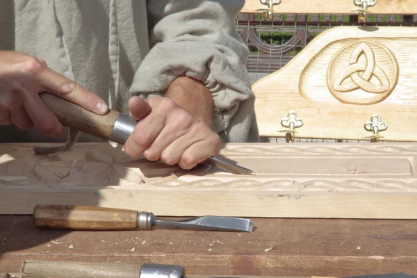 eller ağaç heykeltıraş