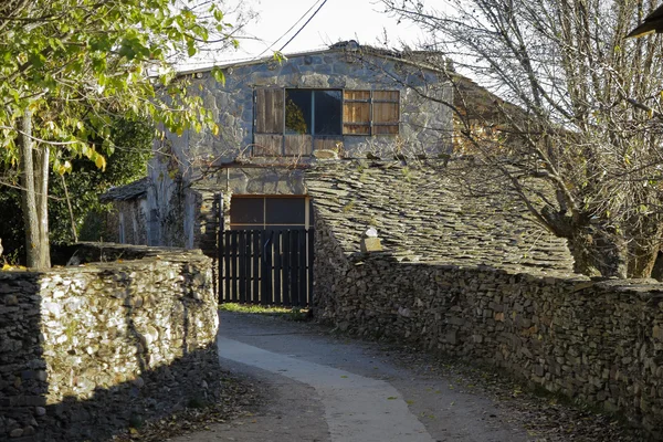 Vecchia casa in Campillo de Ranas — Foto Stock