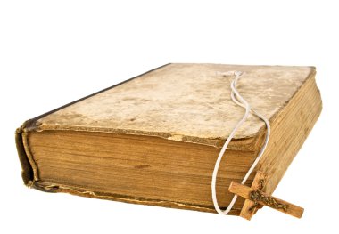 Eski kitap basit ahşap Hristiyan çarmıhta closeup