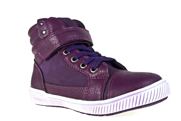 Фиолетовая детская обувь для девочек на белом фоне — стоковое фото