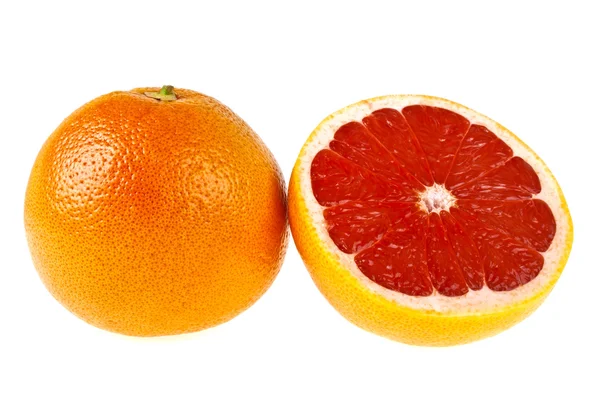 Grapefruit mit halb isoliert auf weißem Hintergrund — Stockfoto