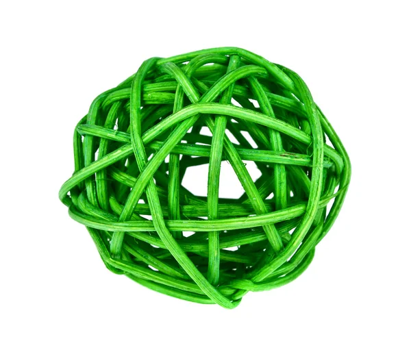 Πράσινη μπάλα από rattan σε λευκό φόντο — Φωτογραφία Αρχείου