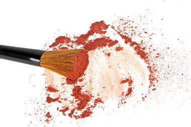 Makyaj fırça ve beyaz arka plan üzerinde izole toz