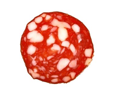 Beyaz bir arka plan üzerinde izole sosis dilimleri