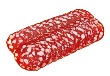 Beyaz arka planda izole edilmiş sosis dilimleri