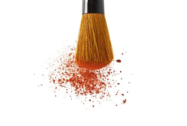 Make-up borste och pulver isolerad på vit bakgrund — Stockfoto
