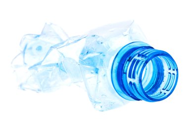 Beyaz bir arka plan üzerinde kullanılan plastik şişe