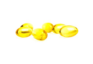 Beyaz arka plan üzerinde kavramı diyet için omega 3 kapsülleri
