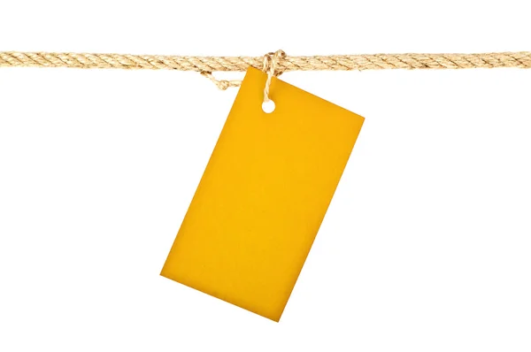 Κίτρινο lable σε ένα σχοινί που απομονώνονται σε λευκό φόντο, κοντινό πλάνο — Φωτογραφία Αρχείου