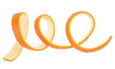 Taze portakal kabuğu beyaz arka planda izole edilmiş, üst manzara. Girdap portakal kabuğu. Kabuk bir spiral içine kıvrılmış..