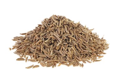 Beyaz arka planda izole edilmiş kimyon tohumları yığını. Kurutulmuş kimyon. Caraway..