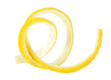 Beyaz arka planda izole edilmiş taze limon ya da limon kabuğu. Sağlıklı yiyecekler. C vitamini.