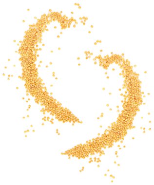 Beyaz zemin üzerinde izole edilmiş organik sarı hardal tohumları, üst görünüm.