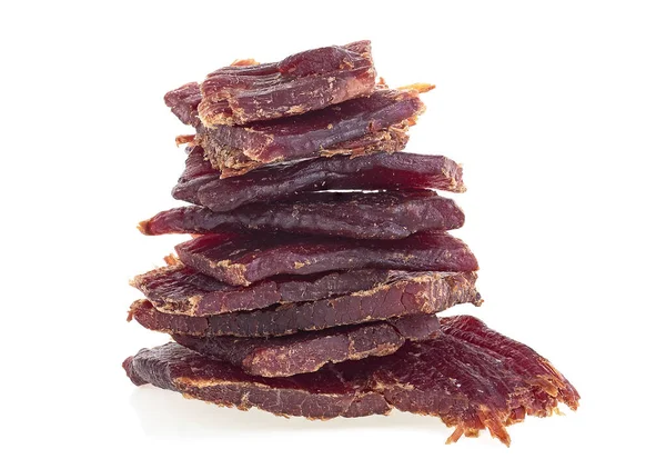 Beyaz arka planda izole edilmiş kurutulmuş et parçaları. Bir parça kurutulmuş et..