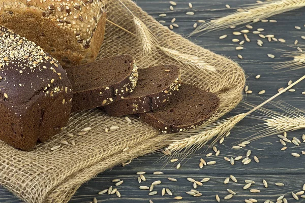 Freshly Baked Sourdough Rye Flour Bread Flax Sesame Seeds Wooden — Zdjęcie stockowe