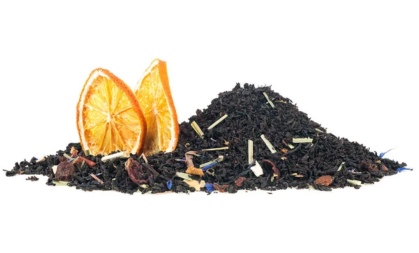 Haufen Schwarzer Tee Mit Getrockneten Früchten Und Blütenblättern Auf Weißem — Stockfoto