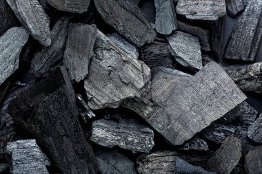 Arka plan olarak siyah kömür dokusu, üst görünüm. Yakın plan..