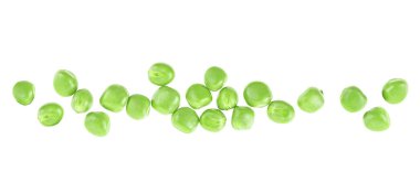 Beyaz arka planda taze taze bezelyeler, üst manzara. Yeşil bezelye fasulyesi..