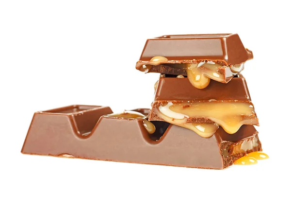 Barra Chocolate Saborosa Com Caramelo Isolado Fundo Branco Barra Doces — Fotografia de Stock