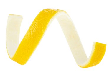 Tek limon kabuğu beyaz arka planda izole edilmiş. Kıvrılmış limon tadı. C vitamini..
