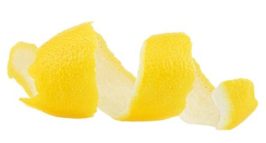 Beyaz arka planda tek bir taze limon kabuğu izole edilmiş. Limon meyvesi lezzeti. Limon kabuğu.
