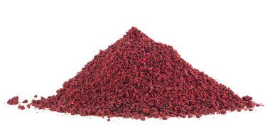 Sumac çeşnili doğulu baharat yığını beyaz bir arka planda izole edilmiş.