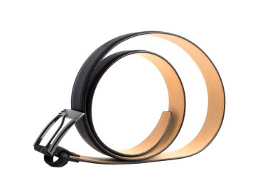 Beyaz bir arka plan üzerinde izole, siyah deri kemer 