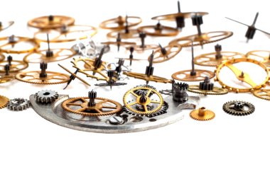 Beyaz arka plan üzerinde izole eski saat vites mekanizması 