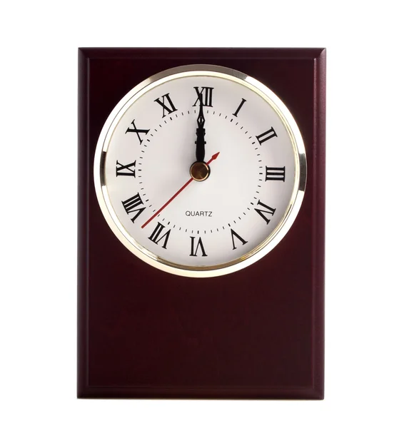 Relógio de madeira isolado sobre um fundo branco — Fotografia de Stock