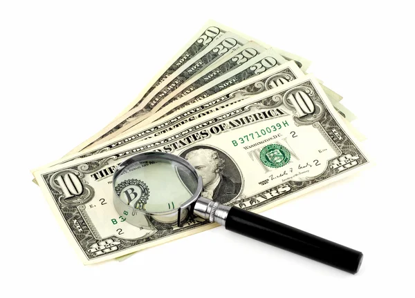 Dinheiro e lupa sobre fundo branco — Fotografia de Stock