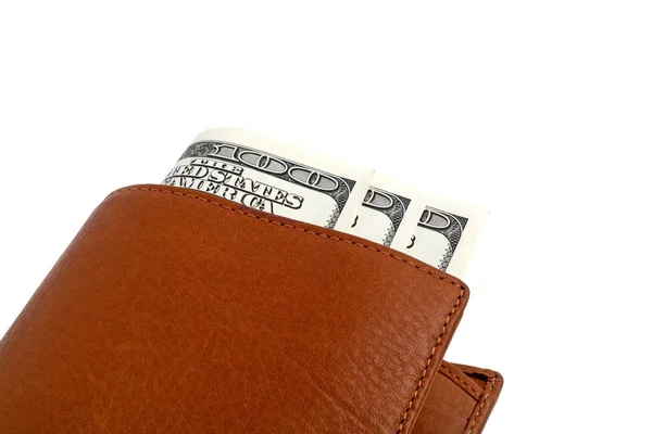 Brązowy portfel z pieniędzmi na białym tle — Zdjęcie stockowe