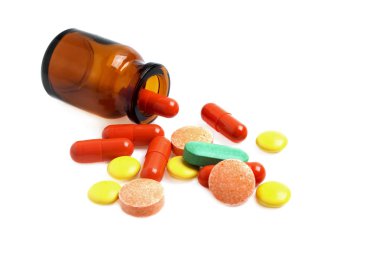 Renkli hap, Tablet ve şişe üzerinde beyaz bir arka plan