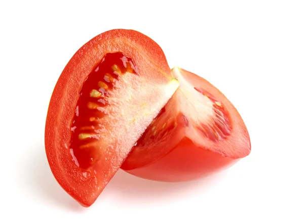 Tomatenschijfjes geïsoleerd op witte achtergrond — Stockfoto