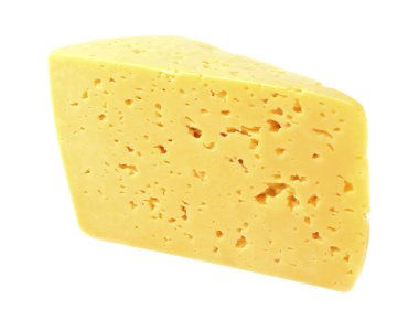 beyaz arkaplanda izole edilmiş peynir parçası