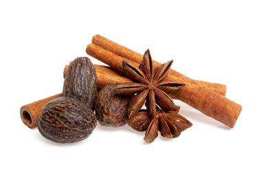 yıldız anason, tarçın ve Hindistan cevizi üzerinde beyaz backgr izole